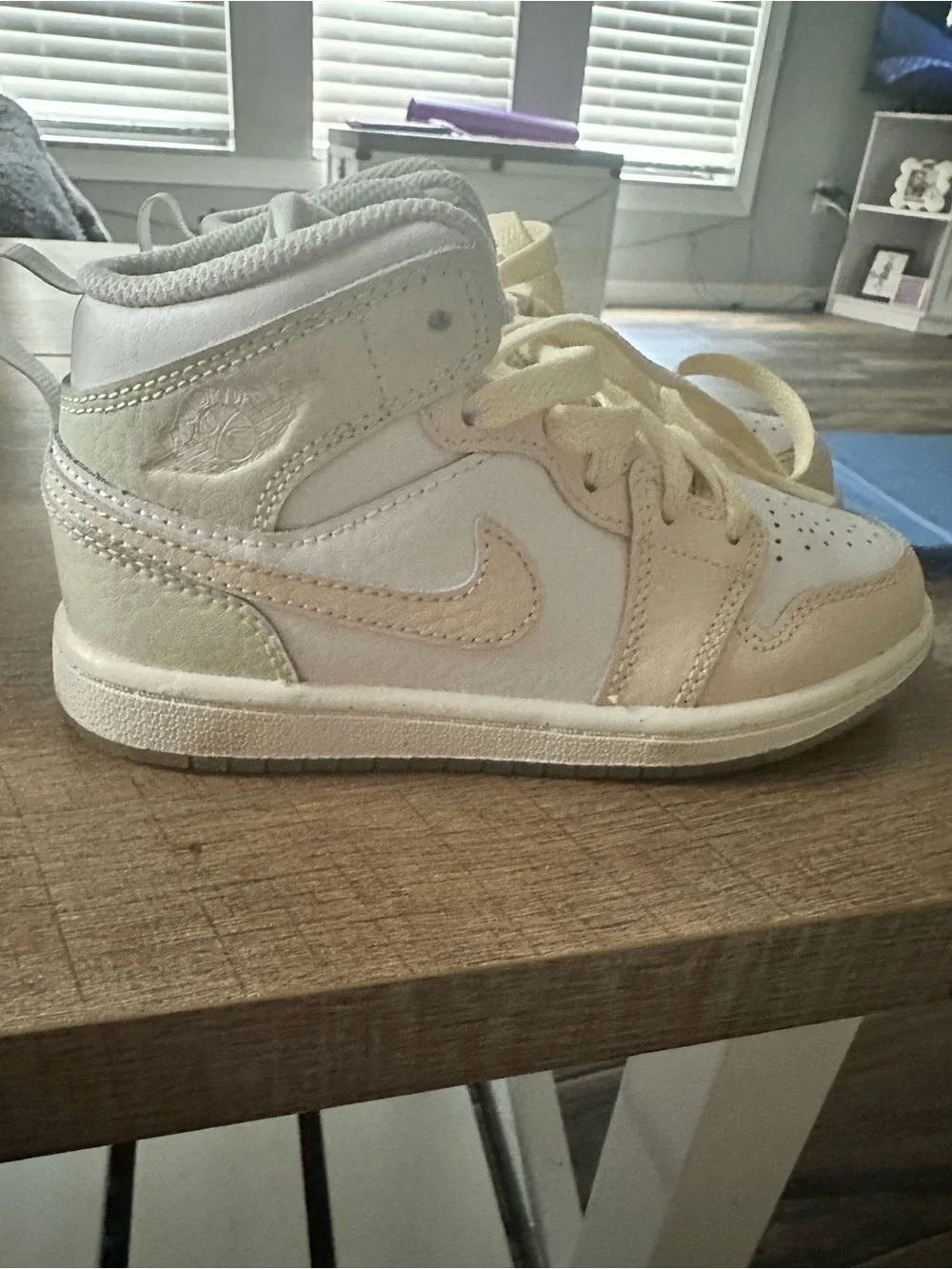 Nike Kids White and Yellow Low-Top Sneakers